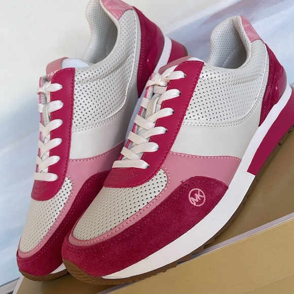 MICHEL KORS ANDI TRAINER
FAUX LEATHER/SUEDE
Electric Pink Multi
Fashion Sneakers - Picture 7 of 16
